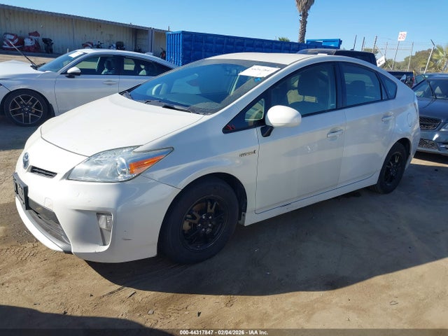 JTDKN3DU0F0467985 Toyota Prius Two