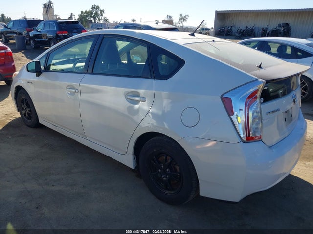 JTDKN3DU0F0467985 Toyota Prius Two