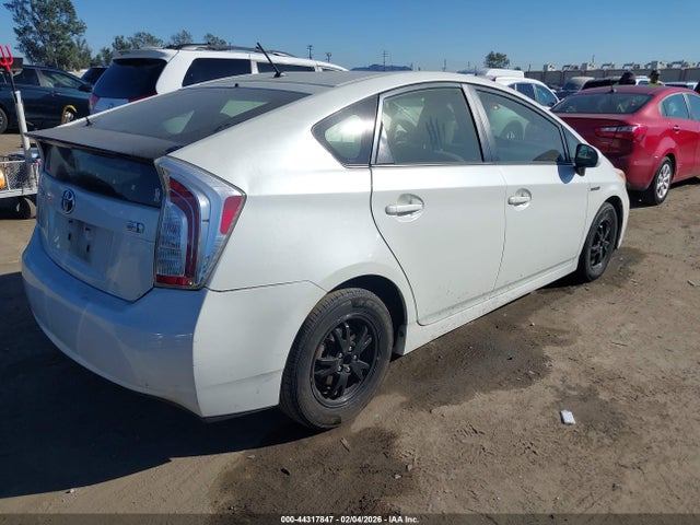 JTDKN3DU0F0467985 Toyota Prius Two