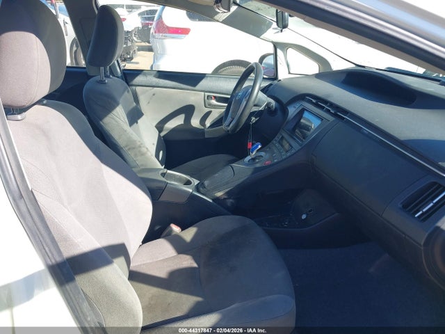 JTDKN3DU0F0467985 Toyota Prius Two