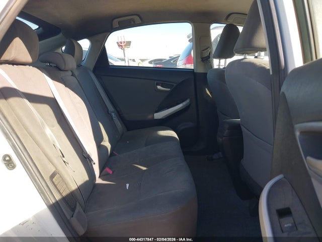 JTDKN3DU0F0467985 Toyota Prius Two
