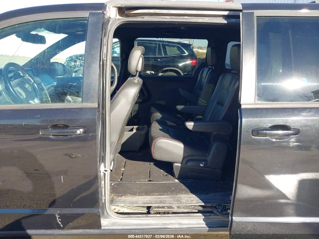 2C4RDGEG0JR331856 Dodge Grand Caravan Gt