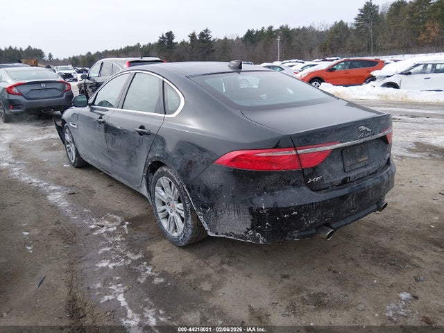 2017 JAGUAR XF SAJBJ4BV0HCY46839 Photo 2