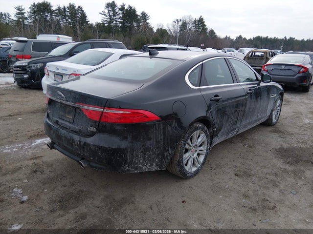 2017 JAGUAR XF SAJBJ4BV0HCY46839 Photo 3