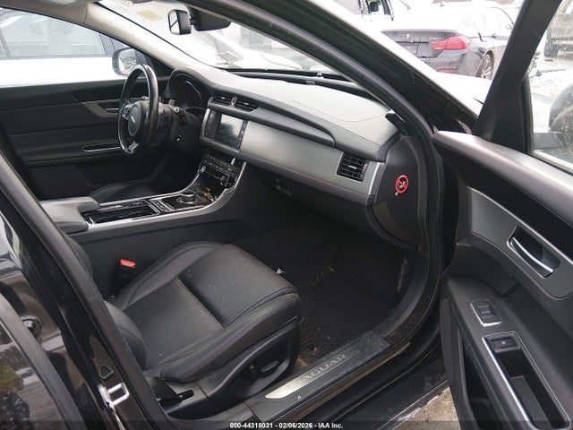 2017 JAGUAR XF SAJBJ4BV0HCY46839 Photo 4