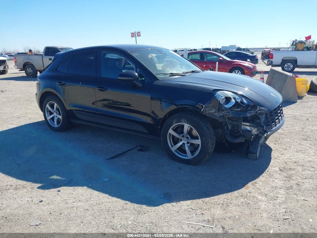 2017 PORSCHE MACAN WP1AA2A53HLB82227