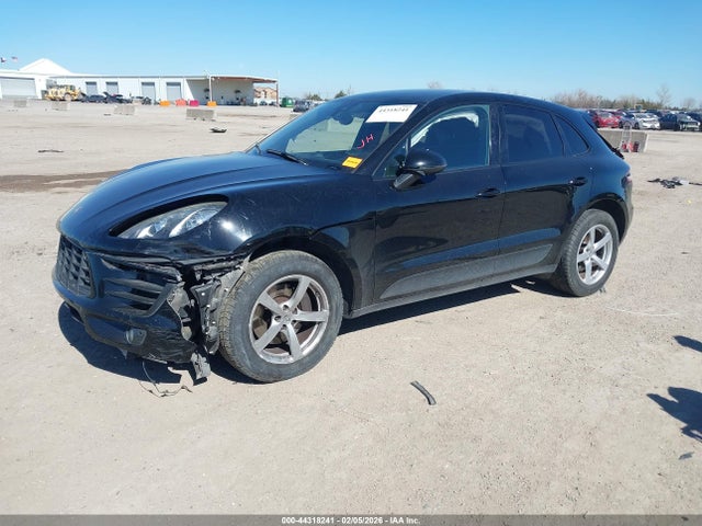 2017 PORSCHE MACAN WP1AA2A53HLB82227 Photo 1