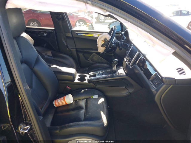 2017 PORSCHE MACAN WP1AA2A53HLB82227 Photo 4