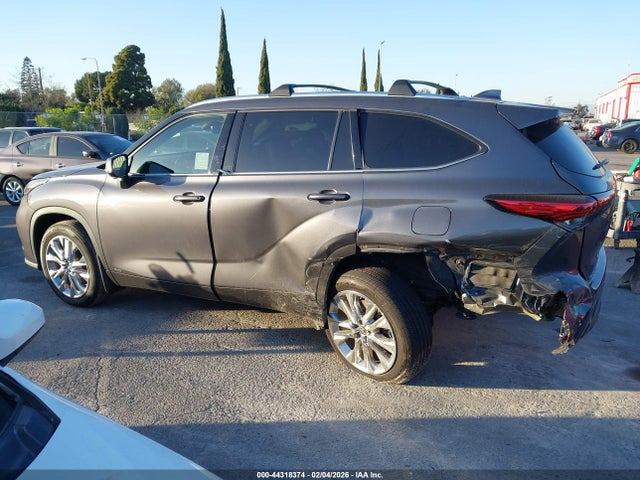 Toyota Highlander Limited 2023 5TDKDRAH7PS511461 Image 14