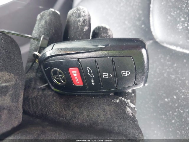 5TDKDRBH8RS565630 Toyota Highlander Xle