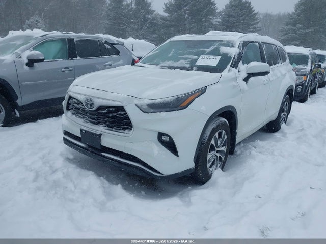 5TDKDRBH8RS565630 Toyota Highlander Xle