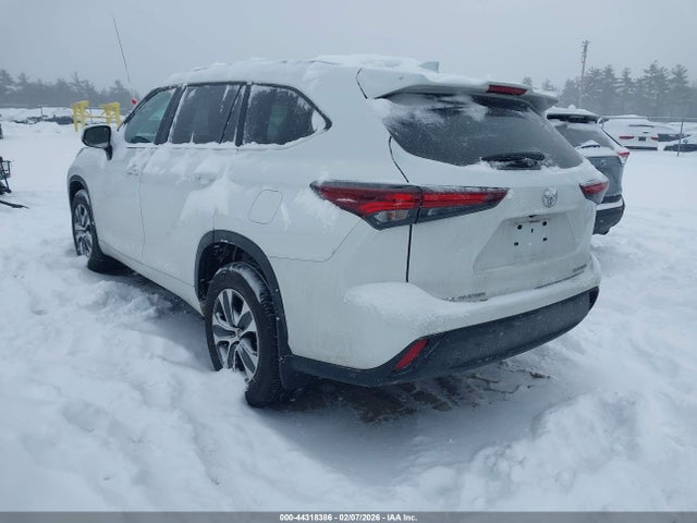 5TDKDRBH8RS565630 Toyota Highlander Xle