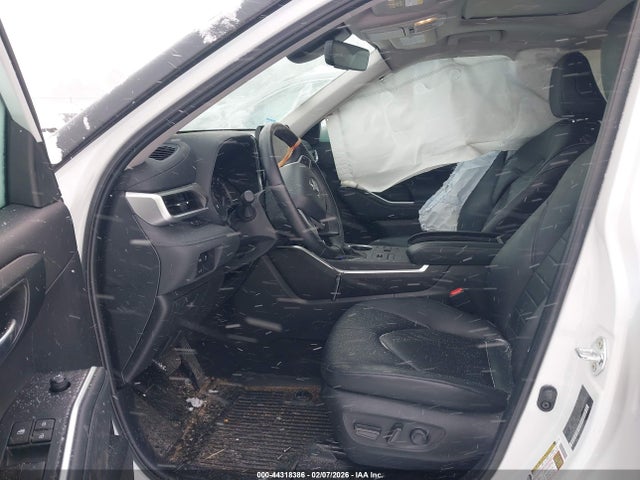5TDKDRBH8RS565630 Toyota Highlander Xle