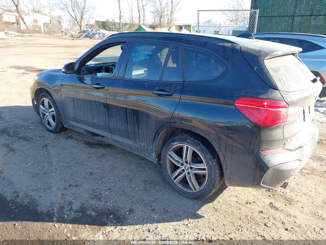 2018 BMW X1 WBXHU7C38J3H43839 Photo 2