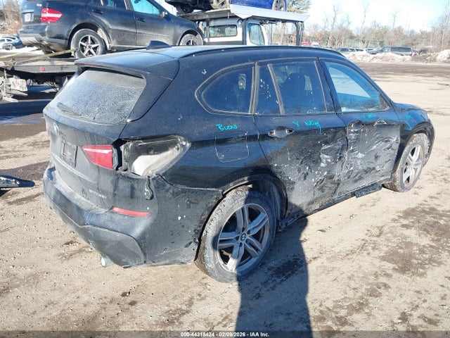 2018 BMW X1 WBXHU7C38J3H43839 Photo 3