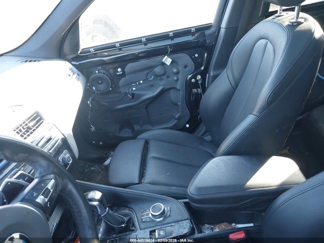 2018 BMW X1 WBXHU7C38J3H43839 Photo 4