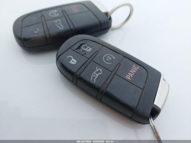 44318506 :رقم المزاد ، 1C3CCCBB9FN677519 vin ، 2015 Chrysler 200 S مزاد بيع