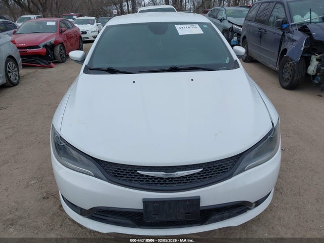 44318506 :رقم المزاد ، 1C3CCCBB9FN677519 vin ، 2015 Chrysler 200 S مزاد بيع