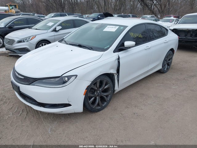 44318506 :رقم المزاد ، 1C3CCCBB9FN677519 vin ، 2015 Chrysler 200 S مزاد بيع