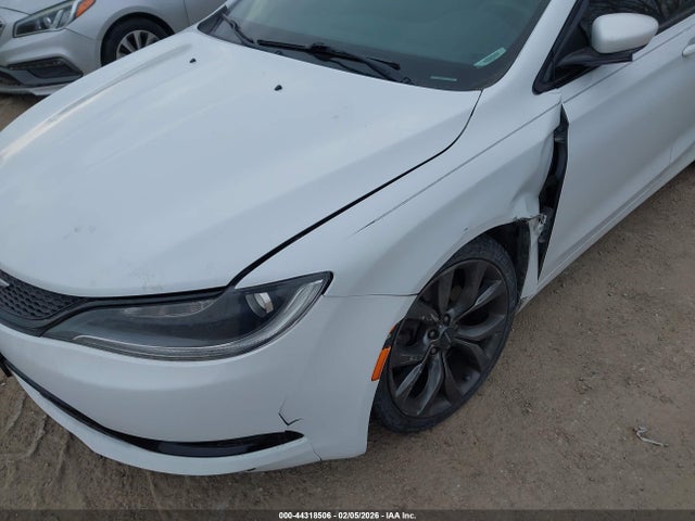 44318506 :رقم المزاد ، 1C3CCCBB9FN677519 vin ، 2015 Chrysler 200 S مزاد بيع