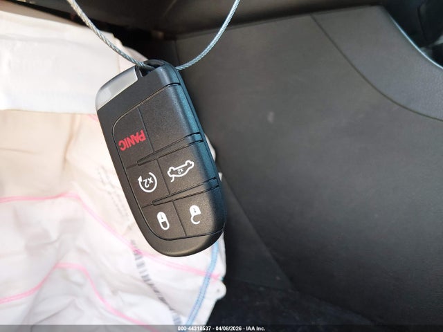 44318537 :رقم المزاد ، 1C4PJLLB3KD176658 vin ، 2019 Jeep Cherokee Latitude Plus Fwd مزاد بيع