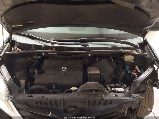 5TDKK3DC6FS537518 Toyota Sienna Le 8 Passenger