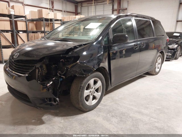5TDKK3DC6FS537518 Toyota Sienna Le 8 Passenger
