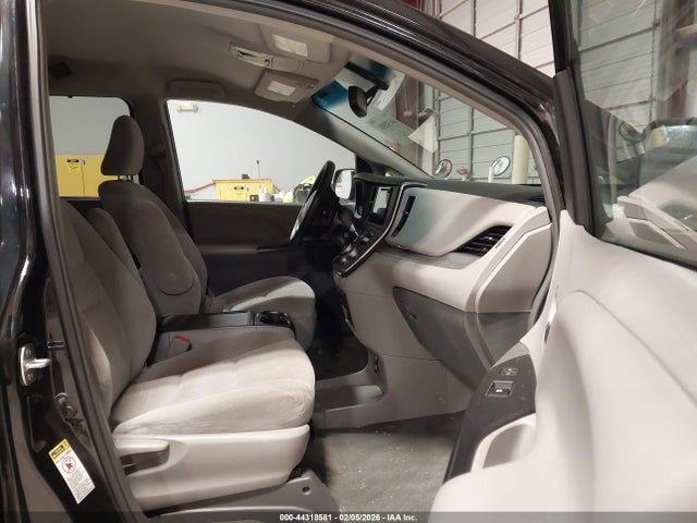 5TDKK3DC6FS537518 Toyota Sienna Le 8 Passenger