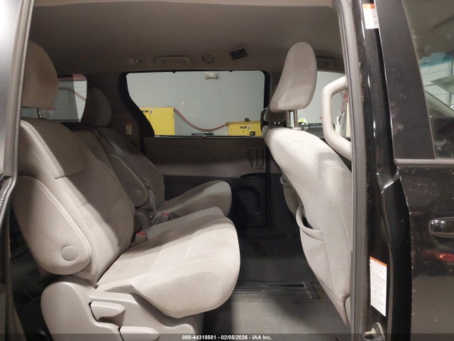 5TDKK3DC6FS537518 Toyota Sienna Le 8 Passenger