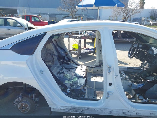 1HGCV3F29NA042520 Honda Accord Hybrid Sport