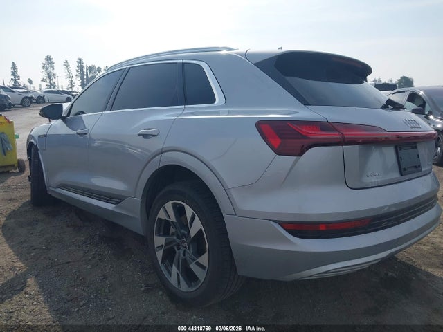 2022 AUDI E-TRON WA1AAAGE3NB004672 Photo 2