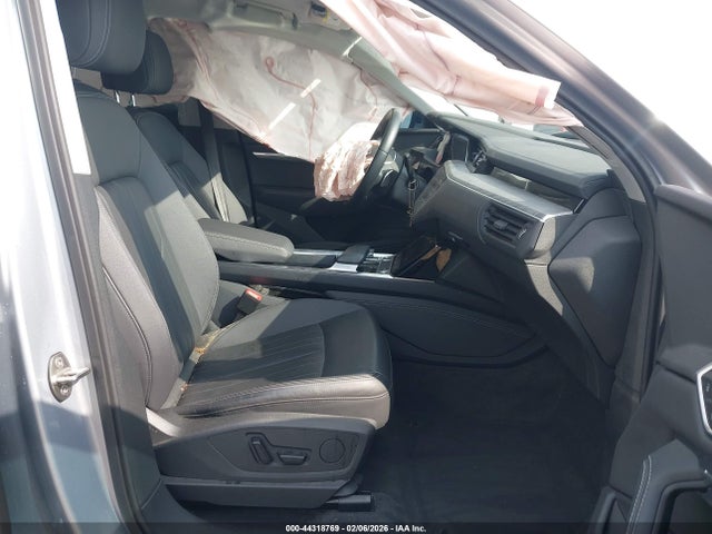 2022 AUDI E-TRON WA1AAAGE3NB004672 Photo 4