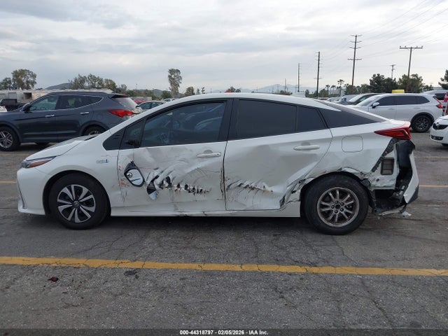 Toyota Prius Prime Plus 2019 JTDKARFP7K3118322 Image 14