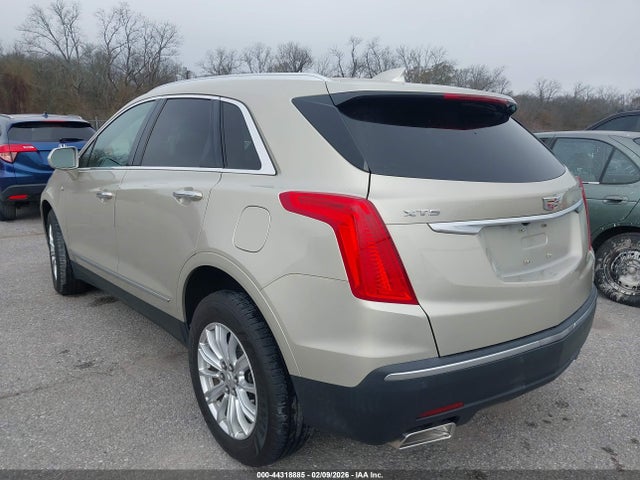 2017 CADILLAC XT5 1GYKNARS3HZ141327 Photo 2