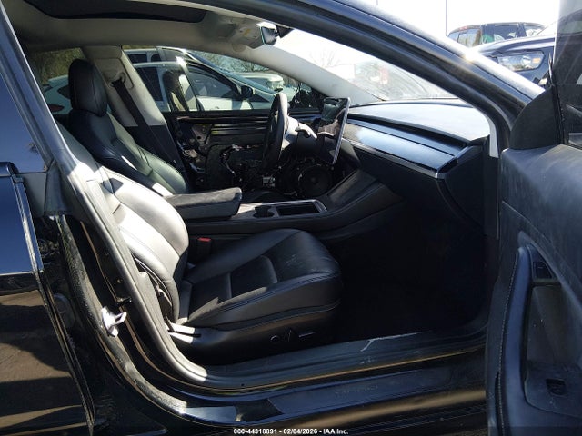 44318891 :رقم المزاد ، 5YJ3E1EA8MF875873 vin ، 2021 Tesla Model 3 Standard Range Plus Rear-wheel Drive مزاد بيع