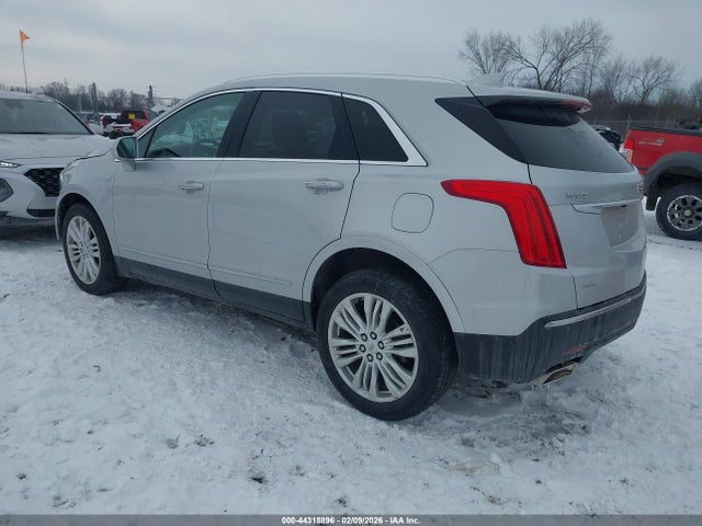 2019 CADILLAC XT5 1GYKNFRS1KZ130878 Photo 2