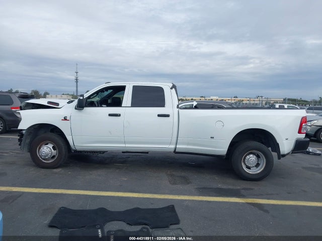 44318911 :رقم المزاد ، 3C63RRGL9RG321333 vin ، 2024 Ram 3500 Tradesman  4x4 8' Box مزاد بيع