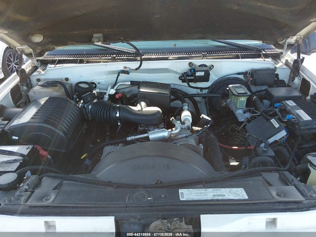 44318958 :رقم المزاد ، 3GKFK16R1XG523425 vin ، 1999 Gmc Suburban 1500 Slt Cmi مزاد بيع