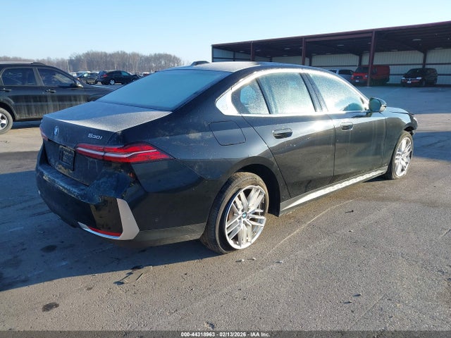 2024 Bmw 530i Xdrive მანქანა იყიდება აუქციონზე, vin: WBA53FJ07RCR18321, აუქციონის ნომერი: 44318963
