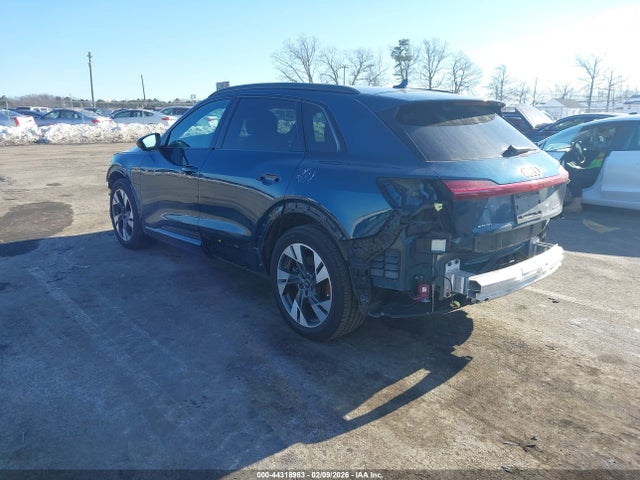 2022 AUDI E-TRON WA1AAAGE0NB010560 Photo 2