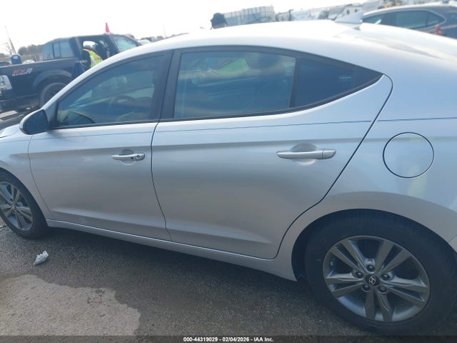 5NPD84LF9HH043834 Hyundai ELANTRA SE