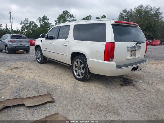 2011 CADILLAC ESCALADE ESV 1GYS3JEF8BR160543 Photo 2