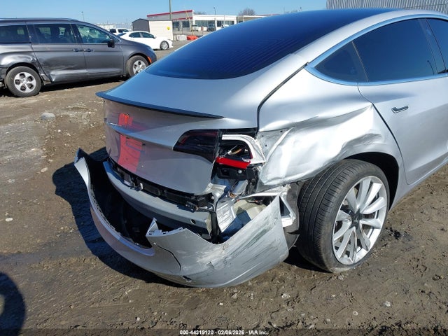 Продаж на аукціоні авто 2018 Tesla Model 3 Long Range/mid Range, vin: 5YJ3E1EA1JF024252, номер лоту: 44319120