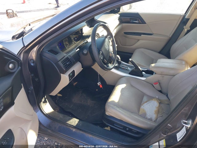 2015 Honda Accord Hybrid Ex-l მანქანა იყიდება აუქციონზე, vin: 1HGCR6F55FA010665, აუქციონის ნომერი: 44319184