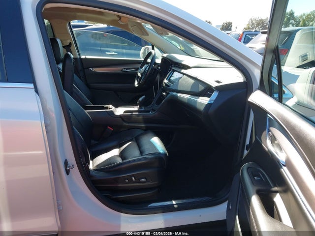 1GYKNBRS6HZ107307 Cadillac XT5 LUXURY