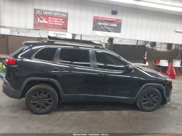 1C4PJLCB6FW694872 Jeep Cherokee Latitude