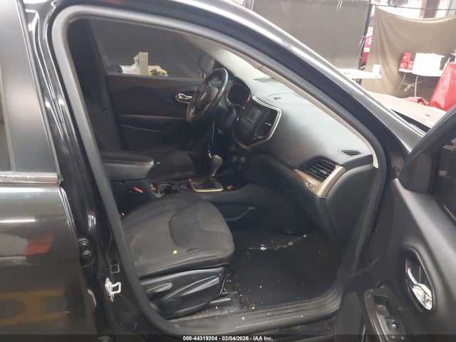1C4PJLCB6FW694872 Jeep Cherokee Latitude