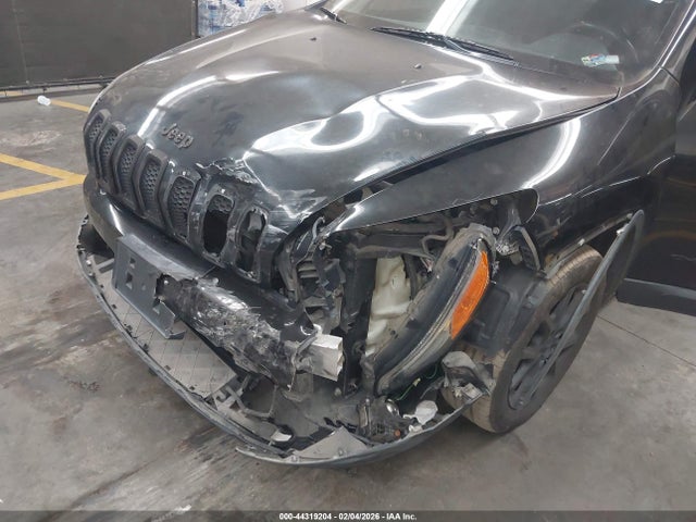 1C4PJLCB6FW694872 Jeep Cherokee Latitude