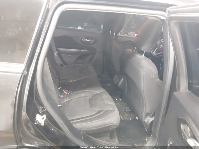 1C4PJLCB6FW694872 Jeep Cherokee Latitude