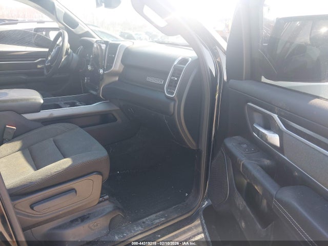 44319215 :رقم المزاد ، 1C6SRFFT3MN558122 vin ، 2021 Ram 1500 Big Horn  4x4 5'7 Box مزاد بيع